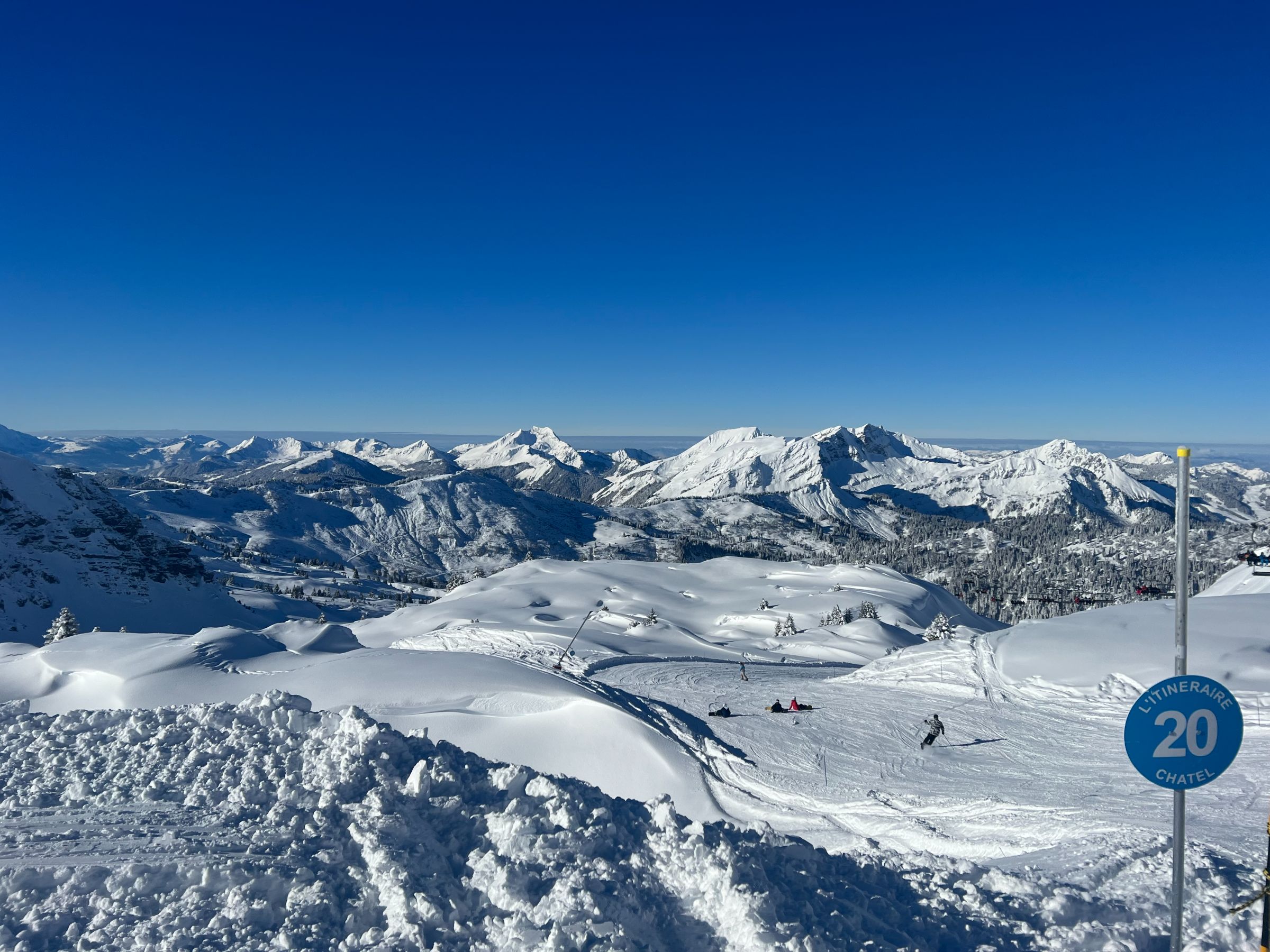 Snow-covered peaks above Châtel under a clear blue sky